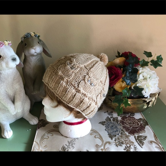 HAND MADE Knitted Owl Beanie hat with pom pom - Picture 3 of 3